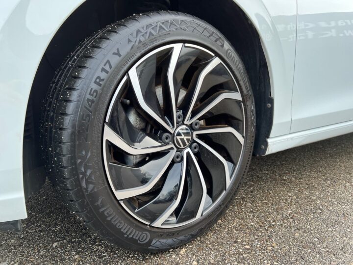 Abbildung Fahrzeugdetailansicht Volkswagen Golf - Nr. 35