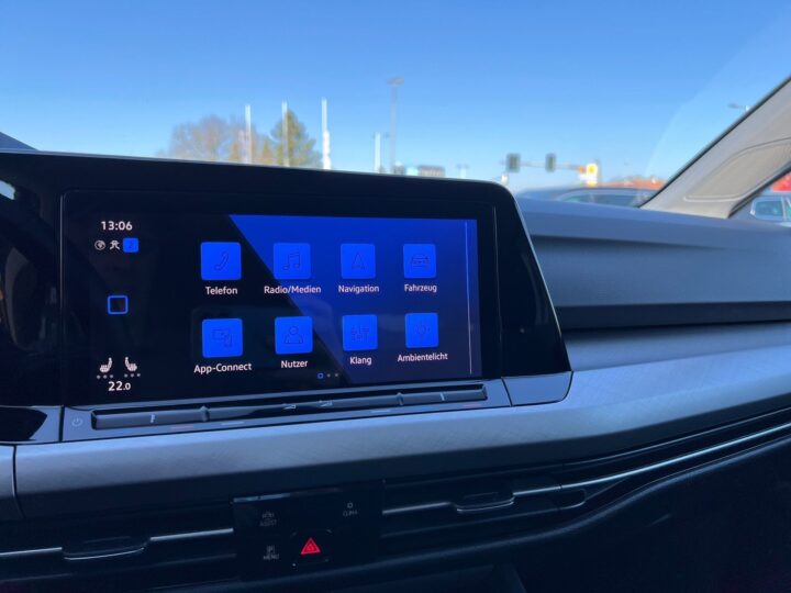 Abbildung Fahrzeugdetailansicht Volkswagen Golf Variant - Nr. 17