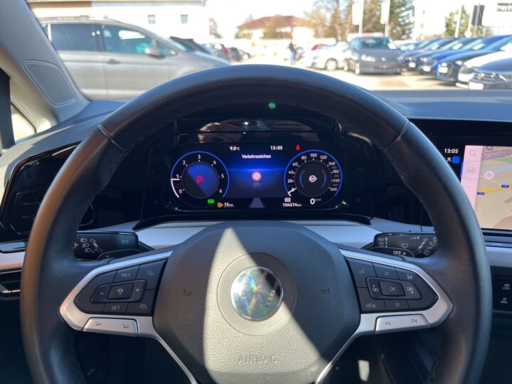 Abbildung Fahrzeugdetailansicht Volkswagen Golf Variant - Nr. 14