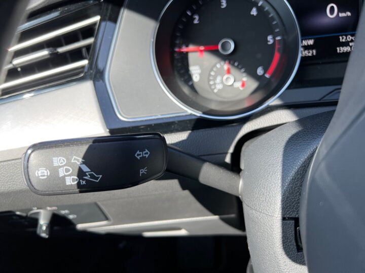 Abbildung Fahrzeugdetailansicht Volkswagen Passat Variant - Nr. 41