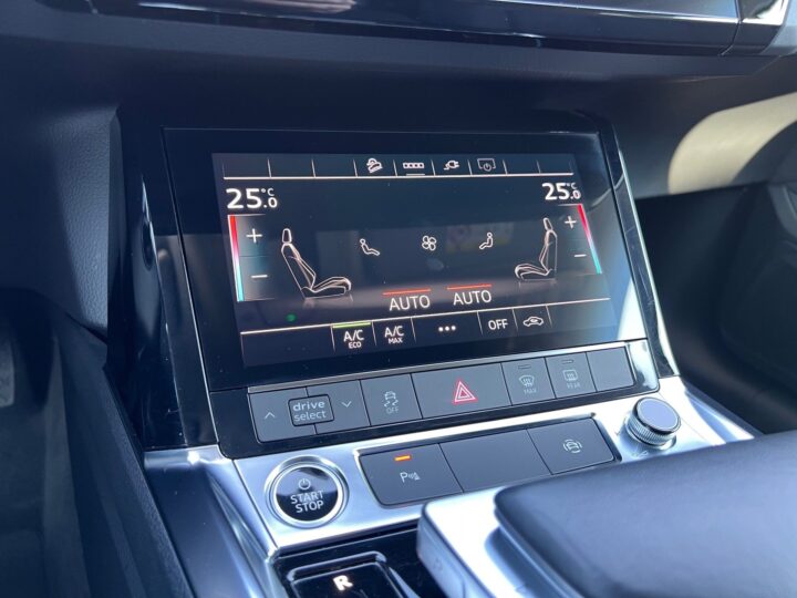 Abbildung Fahrzeugdetailansicht Audi e-tron - Nr. 28