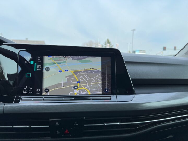 Abbildung Fahrzeugdetailansicht Volkswagen Golf Variant - Nr. 24