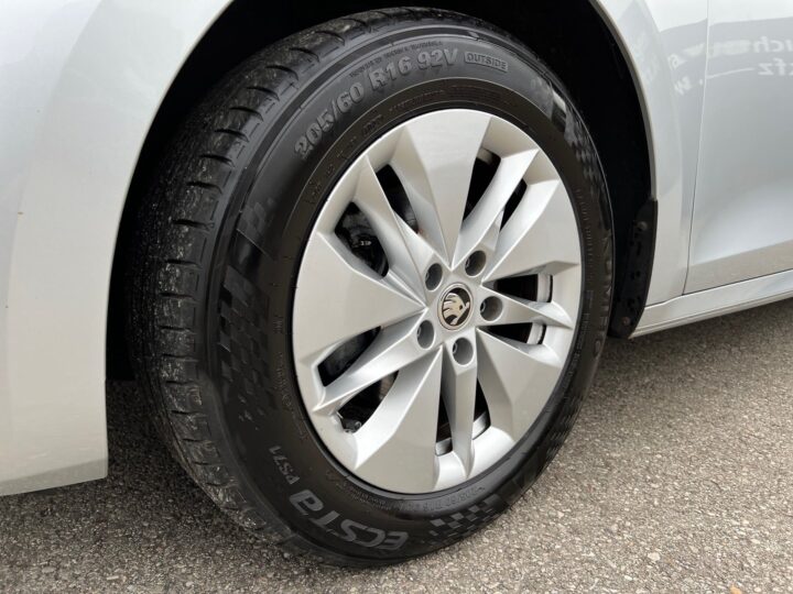 Abbildung Fahrzeugdetailansicht Skoda Octavia - Nr. 36