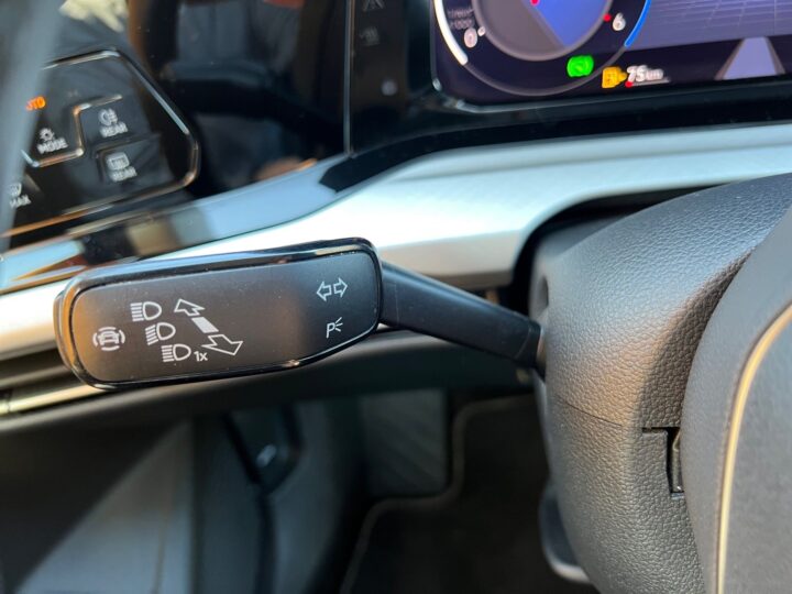 Abbildung Fahrzeugdetailansicht Volkswagen Golf Variant - Nr. 41