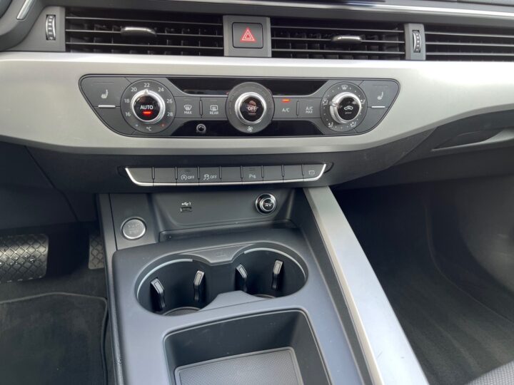 Abbildung Fahrzeugdetailansicht Audi A4 - Nr. 24