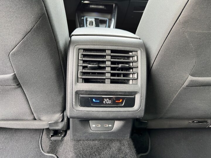 Abbildung Fahrzeugdetailansicht Volkswagen Golf Variant - Nr. 33