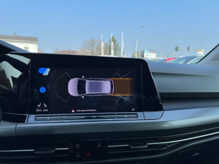 Abbildung Fahrzeugdetailansicht Volkswagen Golf Variant - Nr. 27