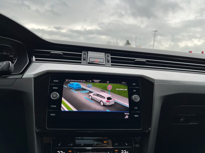 Abbildung Fahrzeugdetailansicht Volkswagen Passat Variant - Nr. 25