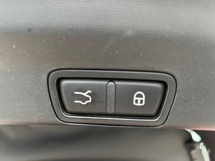 Abbildung Fahrzeugdetailansicht Alfa Romeo Stelvio - Nr. 30