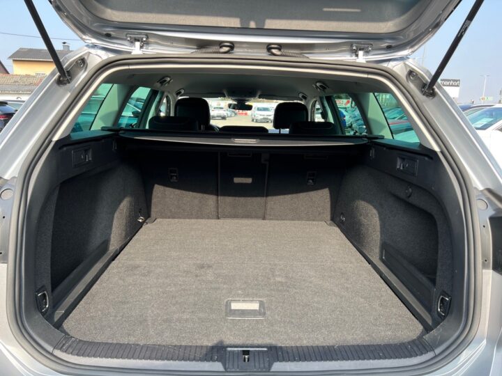 Abbildung Fahrzeugdetailansicht Volkswagen Passat Variant - Nr. 14