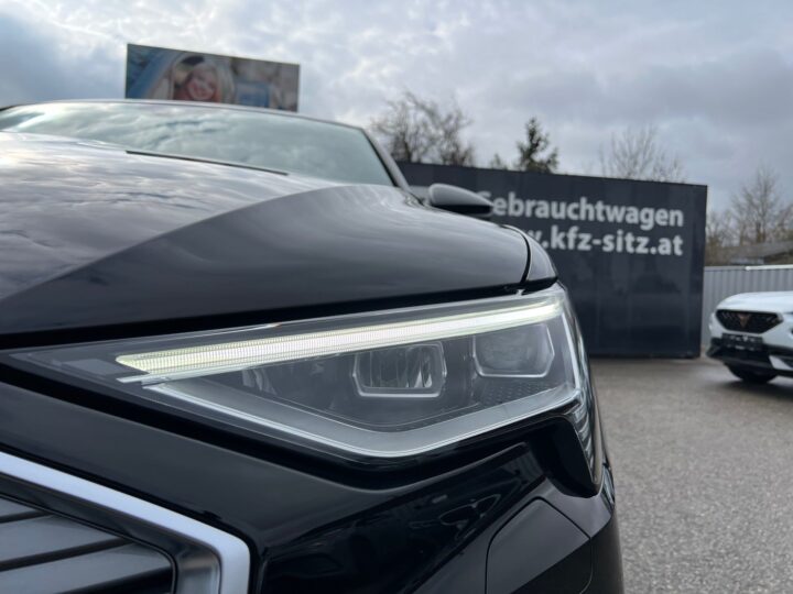 Abbildung Fahrzeugdetailansicht Audi e-tron - Nr. 35