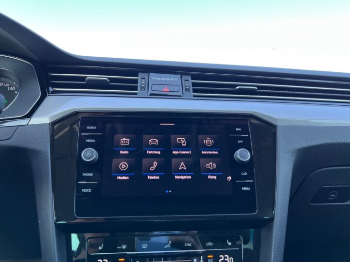 Abbildung Fahrzeugdetailansicht Volkswagen Passat Variant - Nr. 18