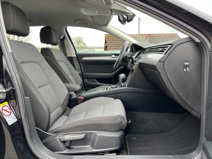 Abbildung Fahrzeugdetailansicht Volkswagen Passat Variant - Nr. 33