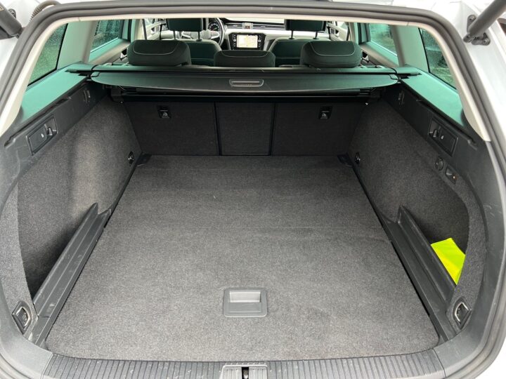 Abbildung Fahrzeugdetailansicht Volkswagen Passat Variant - Nr. 14