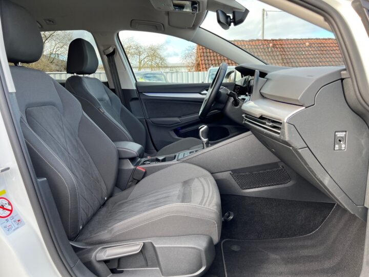 Abbildung Fahrzeugdetailansicht Volkswagen Golf Variant - Nr. 31