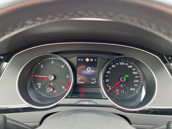 Abbildung Fahrzeugdetailansicht Volkswagen Passat Variant - Nr. 16