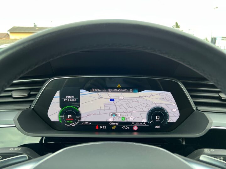 Abbildung Fahrzeugdetailansicht Audi e-tron - Nr. 16