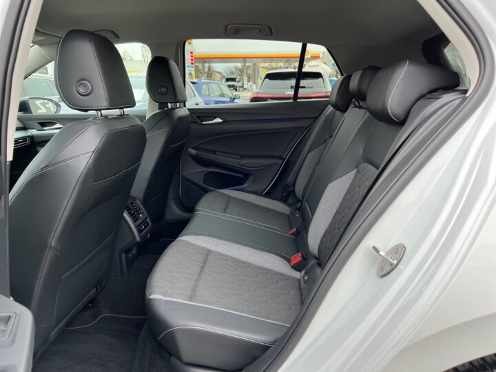 Abbildung Fahrzeugdetailansicht Volkswagen Golf - Nr. 13