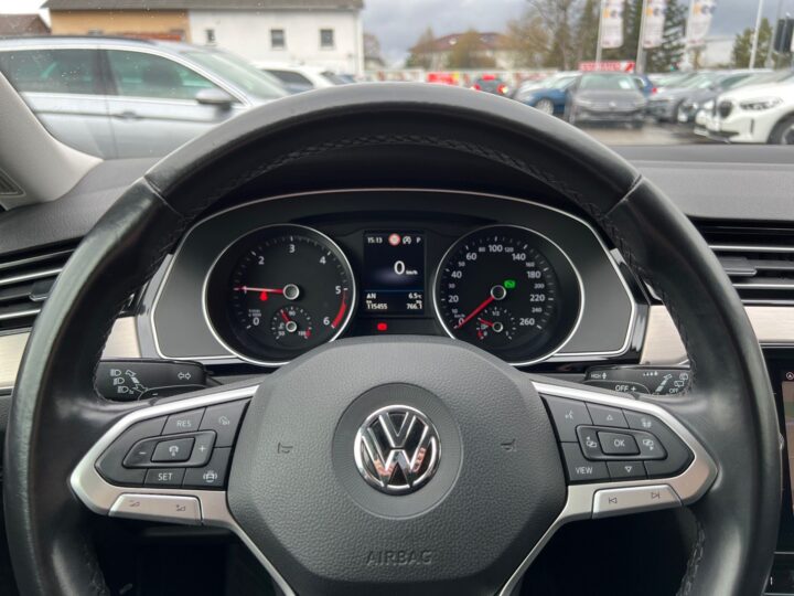 Abbildung Fahrzeugdetailansicht Volkswagen Passat Variant - Nr. 15