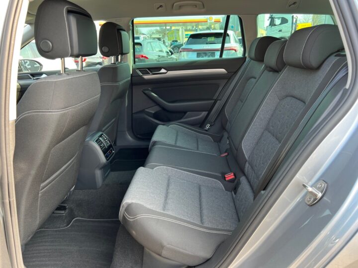 Abbildung Fahrzeugdetailansicht Volkswagen Passat Variant - Nr. 13