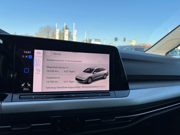 Abbildung Fahrzeugdetailansicht Volkswagen Golf Variant - Nr. 24