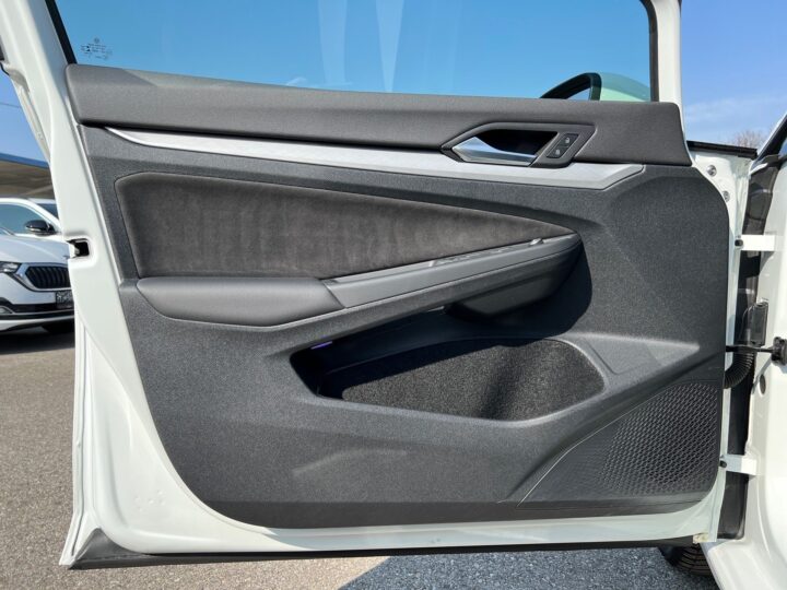 Abbildung Fahrzeugdetailansicht Volkswagen Golf Variant - Nr. 29