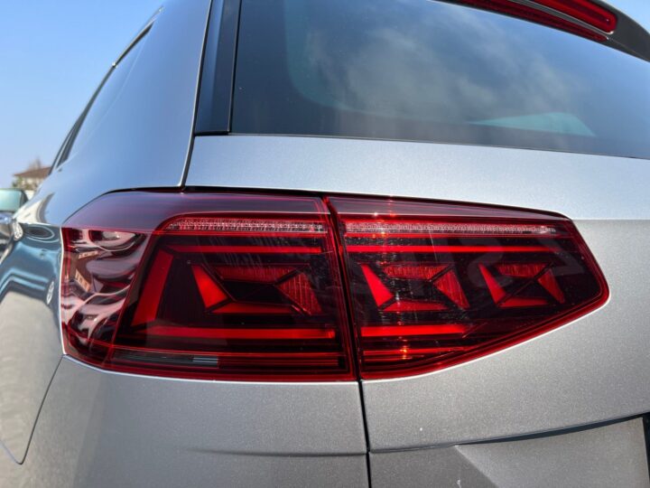 Abbildung Fahrzeugdetailansicht Volkswagen Passat Variant - Nr. 38