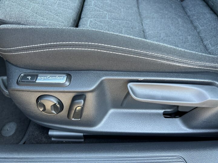 Abbildung Fahrzeugdetailansicht Volkswagen Passat Variant - Nr. 31