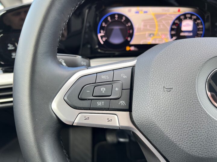 Abbildung Fahrzeugdetailansicht Volkswagen Golf Variant - Nr. 37