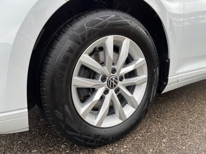 Abbildung Fahrzeugdetailansicht Volkswagen Passat Variant - Nr. 37