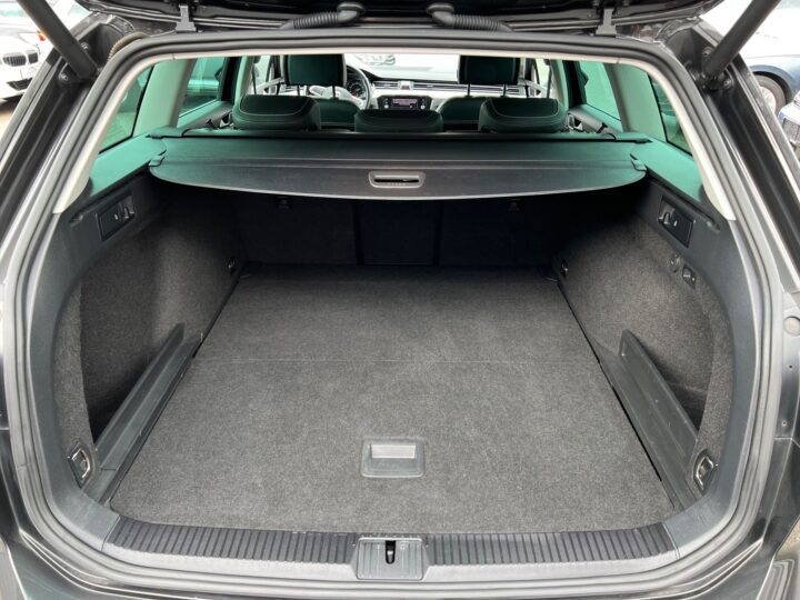 Abbildung Fahrzeugdetailansicht Volkswagen Passat Variant - Nr. 14