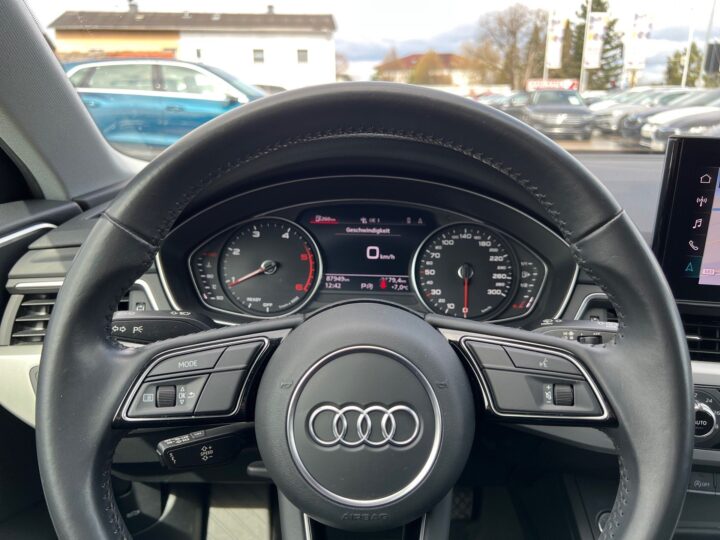 Abbildung Fahrzeugdetailansicht Audi A4 - Nr. 15