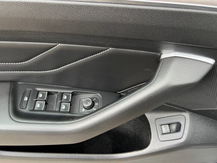 Abbildung Fahrzeugdetailansicht Volkswagen Passat Variant - Nr. 31