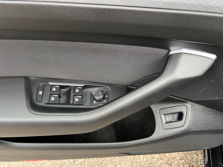 Abbildung Fahrzeugdetailansicht Volkswagen Passat Variant - Nr. 31