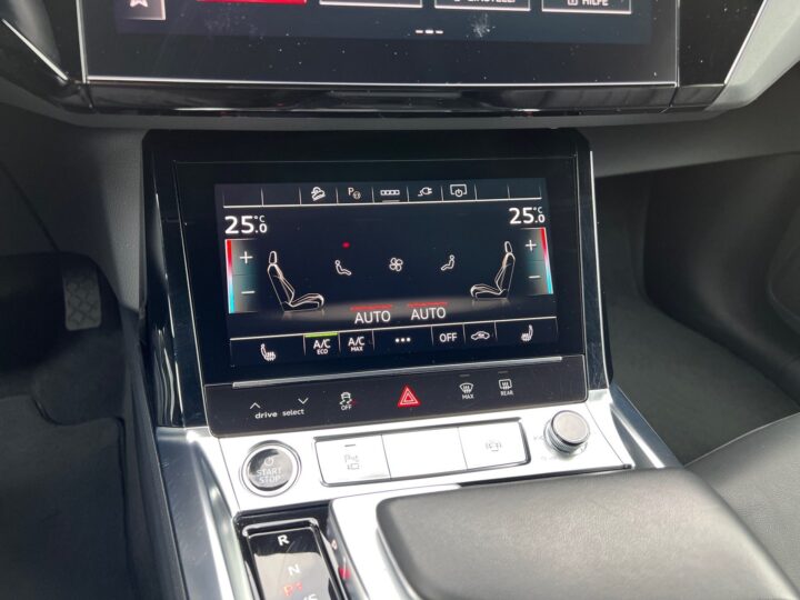 Abbildung Fahrzeugdetailansicht Audi e-tron - Nr. 28