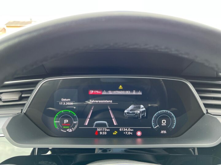 Abbildung Fahrzeugdetailansicht Audi e-tron - Nr. 17