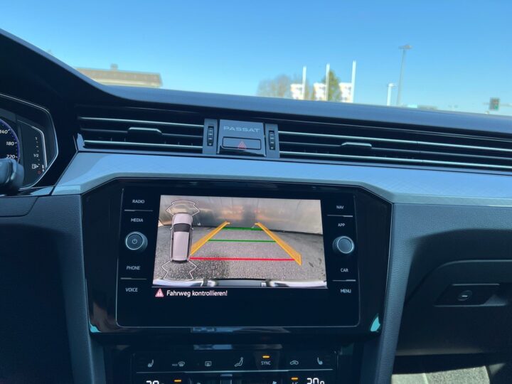 Abbildung Fahrzeugdetailansicht Volkswagen Passat Variant - Nr. 27