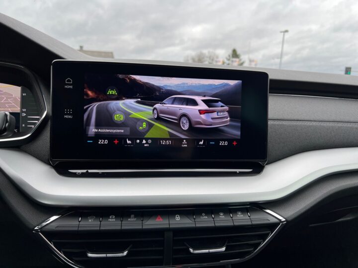 Abbildung Fahrzeugdetailansicht Skoda Octavia - Nr. 23