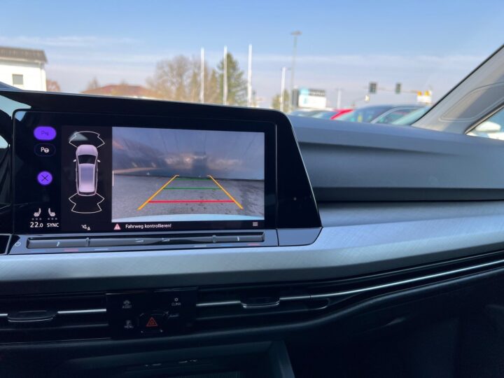 Abbildung Fahrzeugdetailansicht Volkswagen Golf Variant - Nr. 27