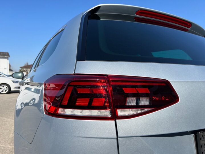 Abbildung Fahrzeugdetailansicht Volkswagen Passat Variant - Nr. 37