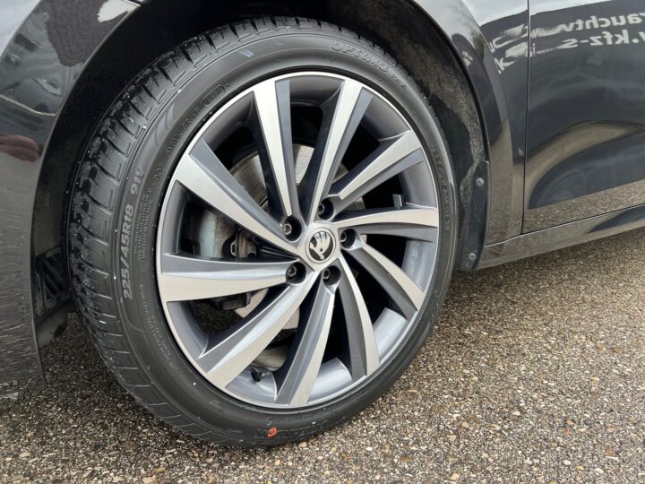 Abbildung Fahrzeugdetailansicht Skoda Octavia - Nr. 37