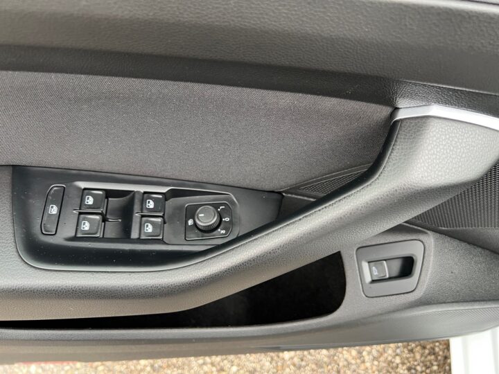 Abbildung Fahrzeugdetailansicht Volkswagen Passat Variant - Nr. 32