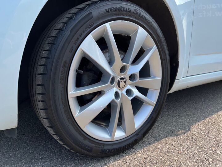 Abbildung Fahrzeugdetailansicht Skoda Octavia - Nr. 36
