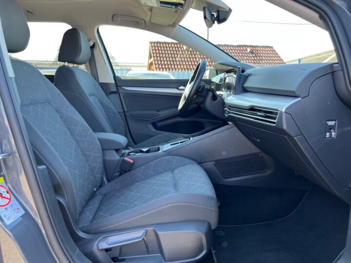 Abbildung Fahrzeugdetailansicht Volkswagen Golf Variant - Nr. 32