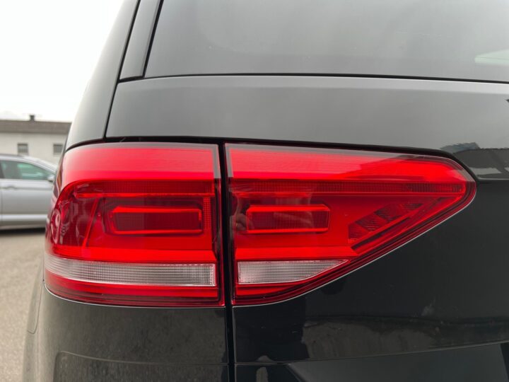 Abbildung Fahrzeugdetailansicht Volkswagen Touran - Nr. 39