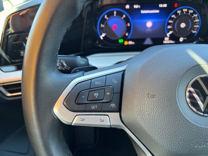 Abbildung Fahrzeugdetailansicht Volkswagen Golf Variant - Nr. 39