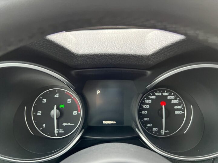 Abbildung Fahrzeugdetailansicht Alfa Romeo Stelvio - Nr. 17