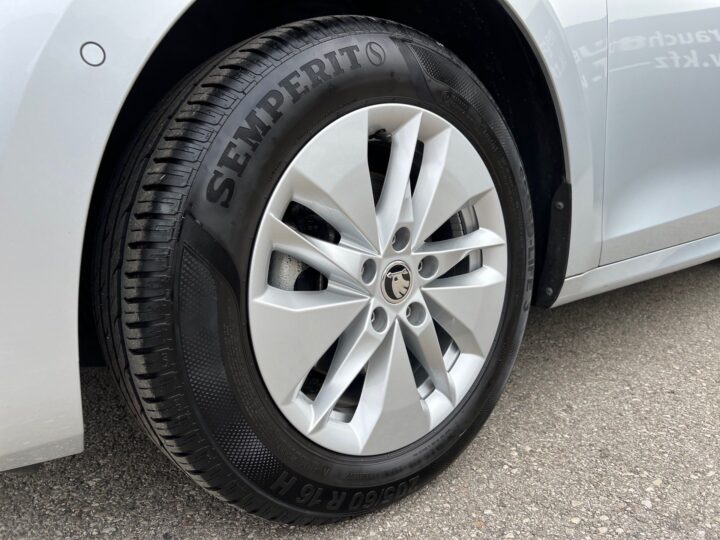 Abbildung Fahrzeugdetailansicht Skoda Octavia - Nr. 37