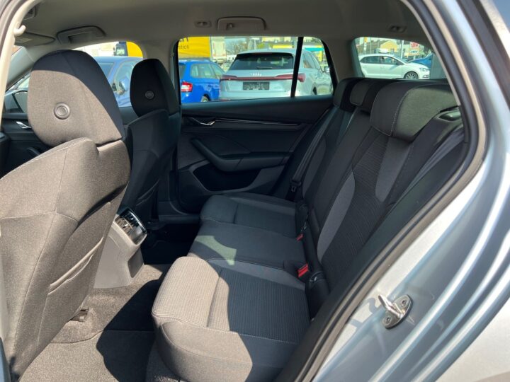 Abbildung Fahrzeugdetailansicht Skoda Octavia - Nr. 13