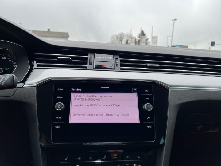 Abbildung Fahrzeugdetailansicht Volkswagen Passat Variant - Nr. 25